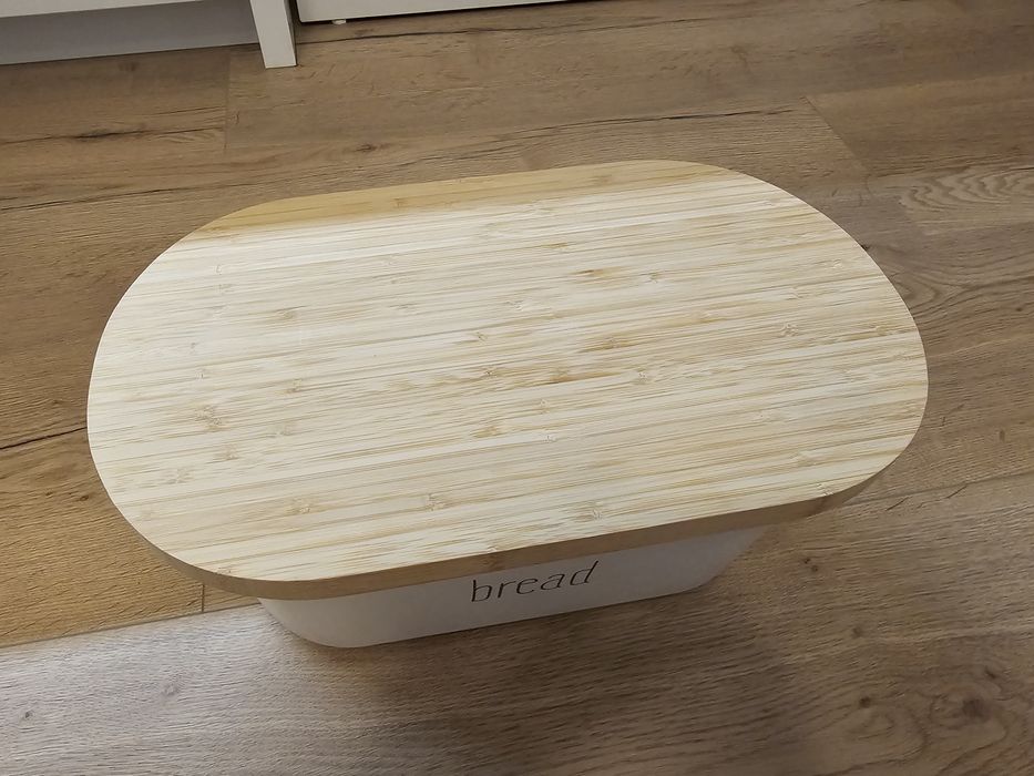Chlebak z deską do krojenia DUKA – stan idealny, szary, 37x21x17 cm