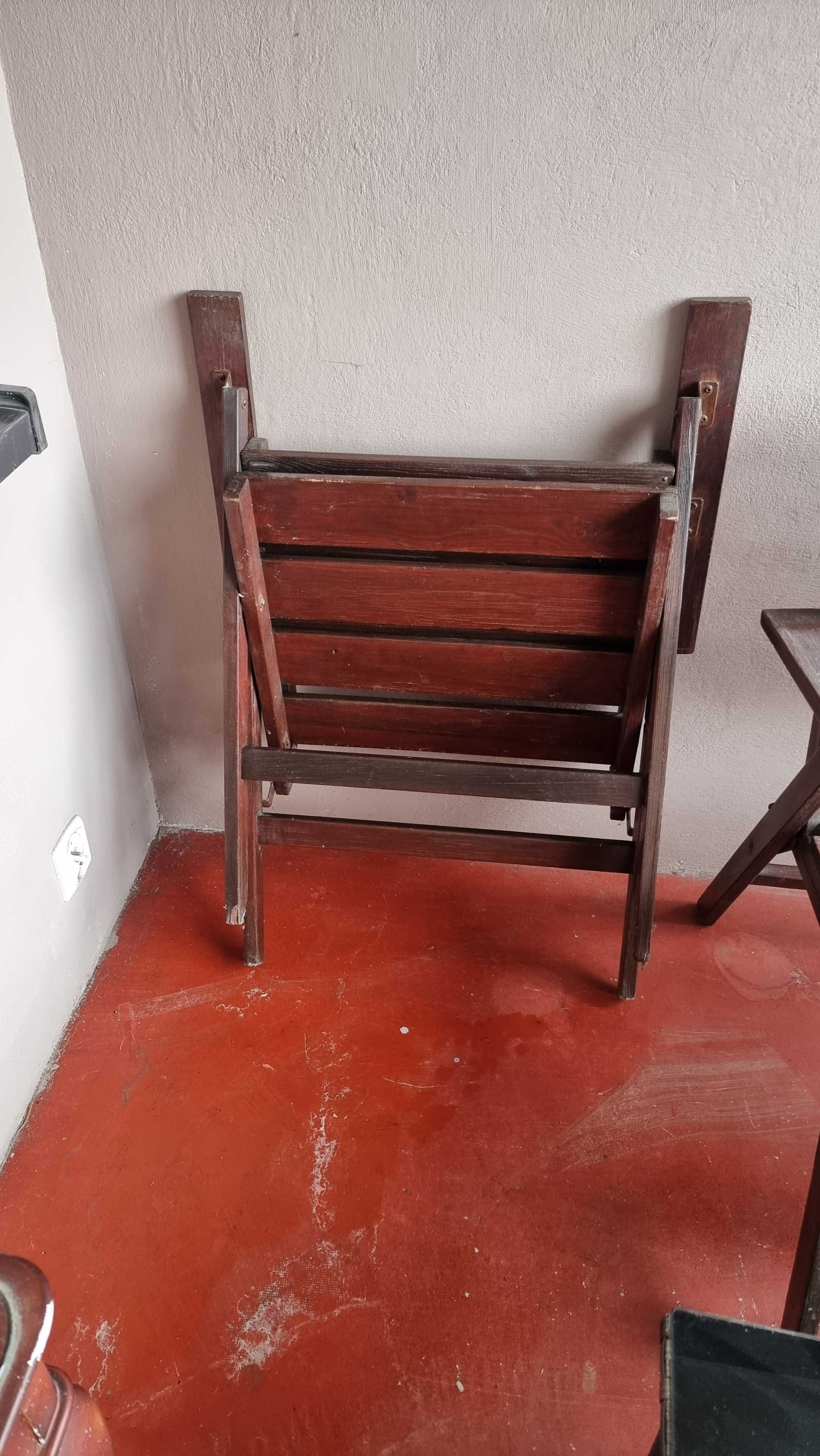 Meble ogrodowe drewniane, składane oraz stół ratanowy