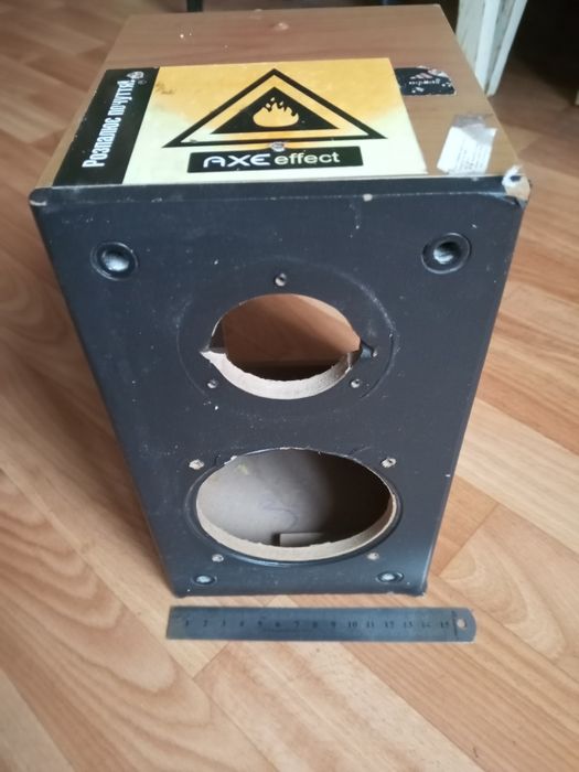 Корпус колонки з фазоінвертором