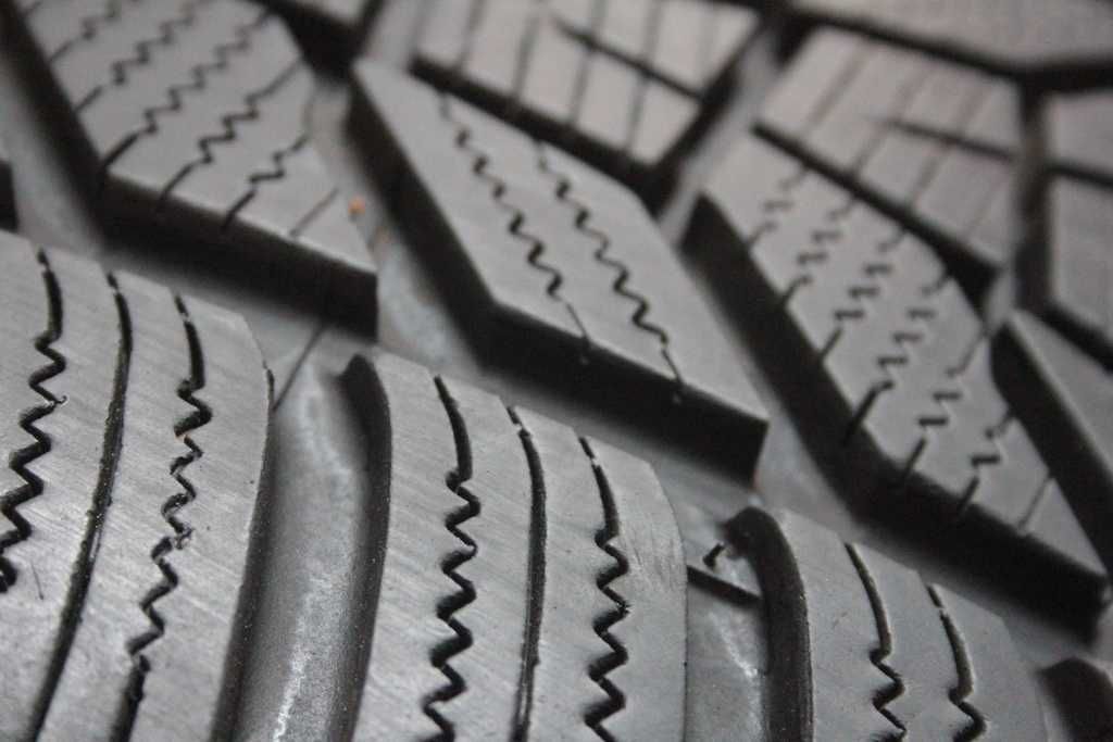 235/45/20 Hankook Winter i*cept evo3 x 235/45 R20 100V 2023r