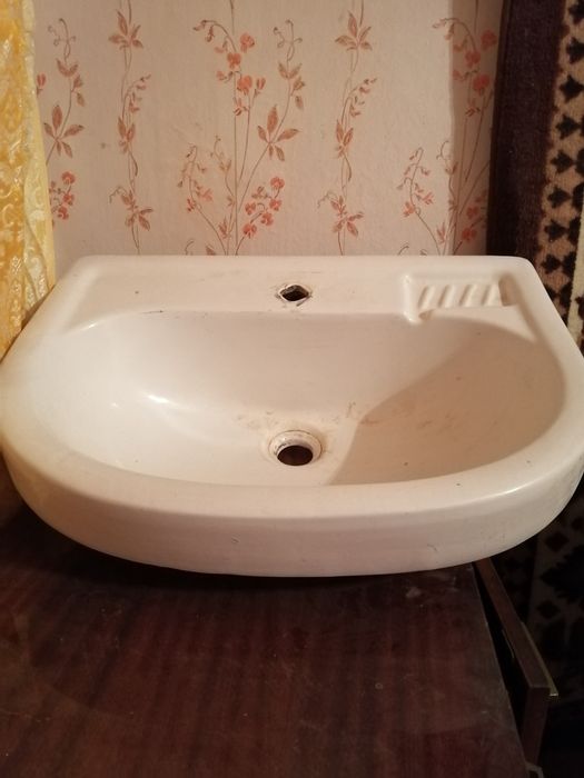 Умивальник в ванну кімнату