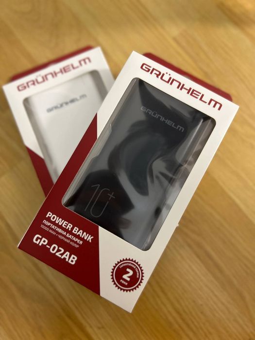 Grunhelm GP-02AB 10000 mAh Повербанк (Power Bank) в чорному та білому