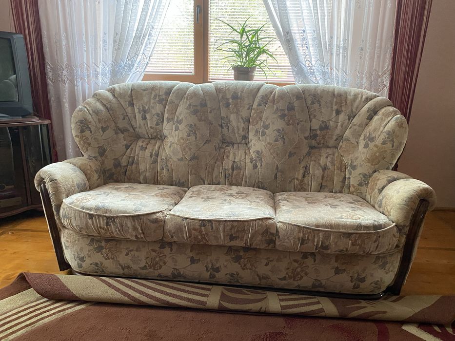 Мякі меблі диван і 2 мякі крісла.