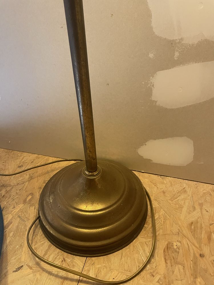 Candeeiro de pé de metal vintage