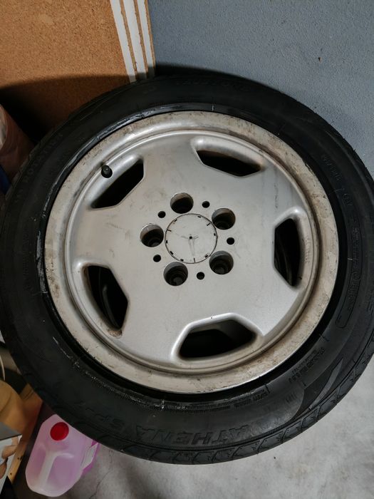 Jantes Mercedes 190 com pneus usados
