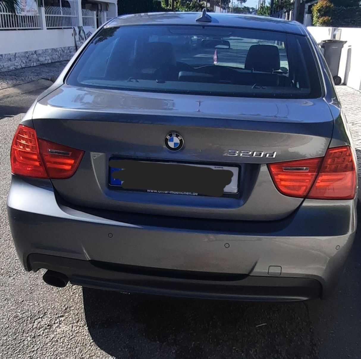 BMW 320d - AUTO - M-PACK