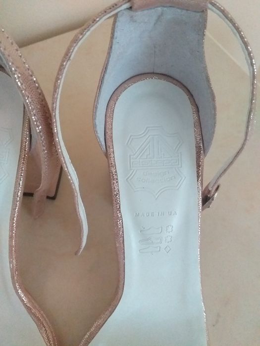 Босоніжки жіночі