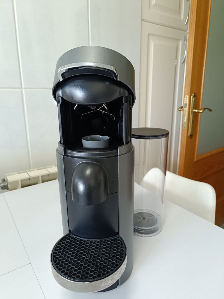 Máquina café Nespresso vertuo