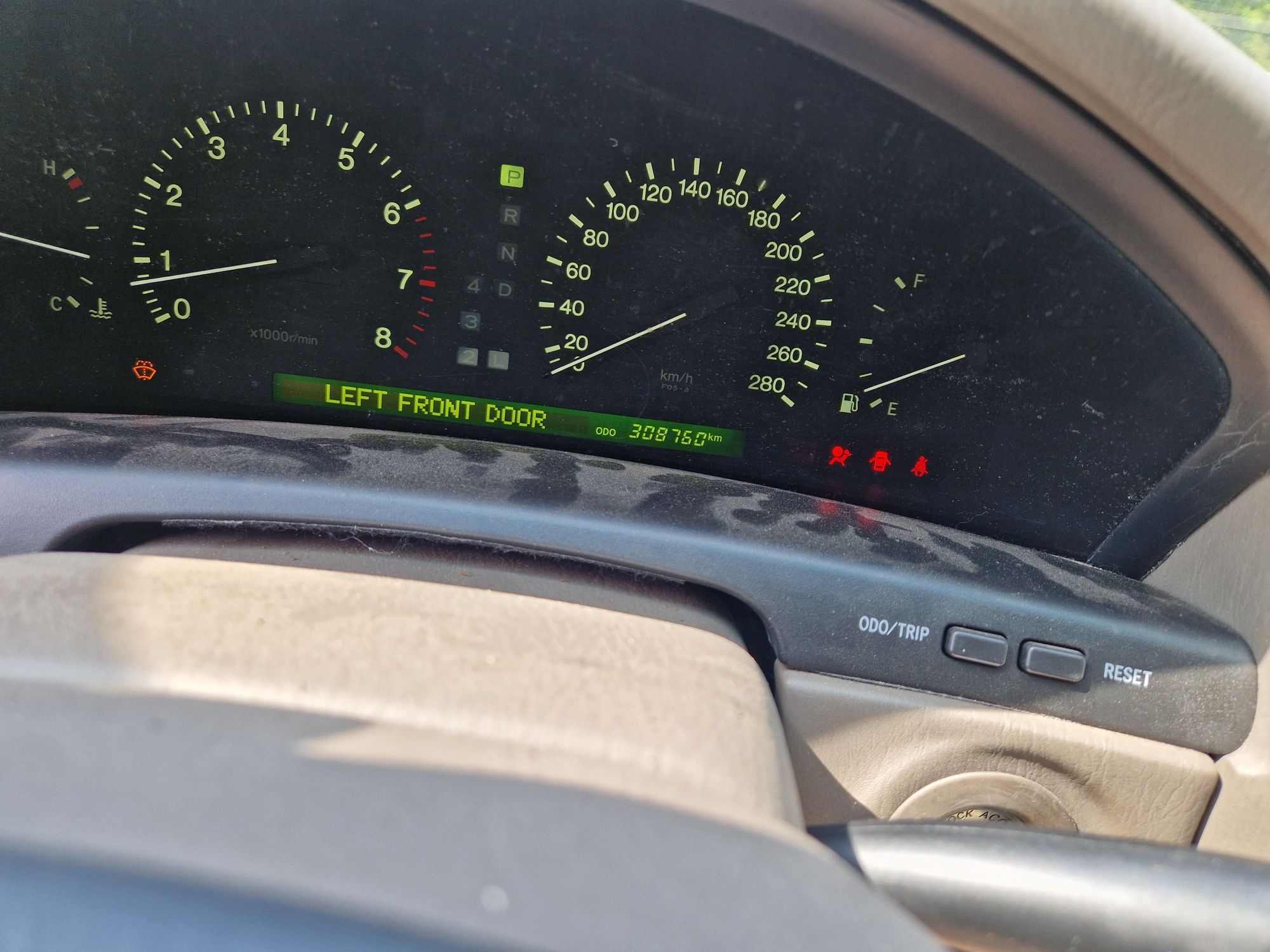 Lexus.      LS.      400   .