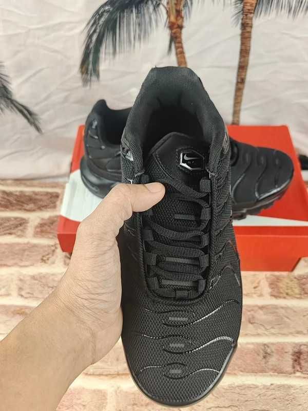 ButyDamskie Nike_Air_Max_Plus_Triple_Black_Uniseks R.37.5