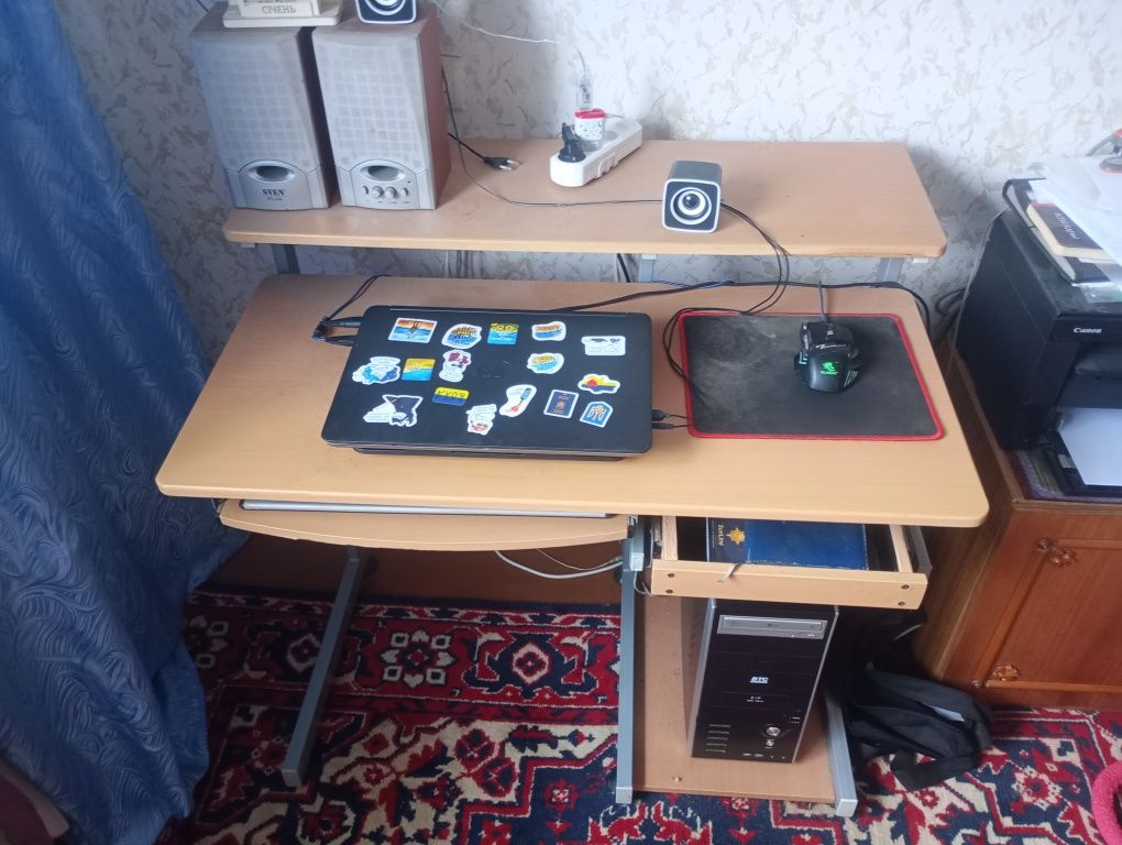 Продам стіл комп'ютерний
