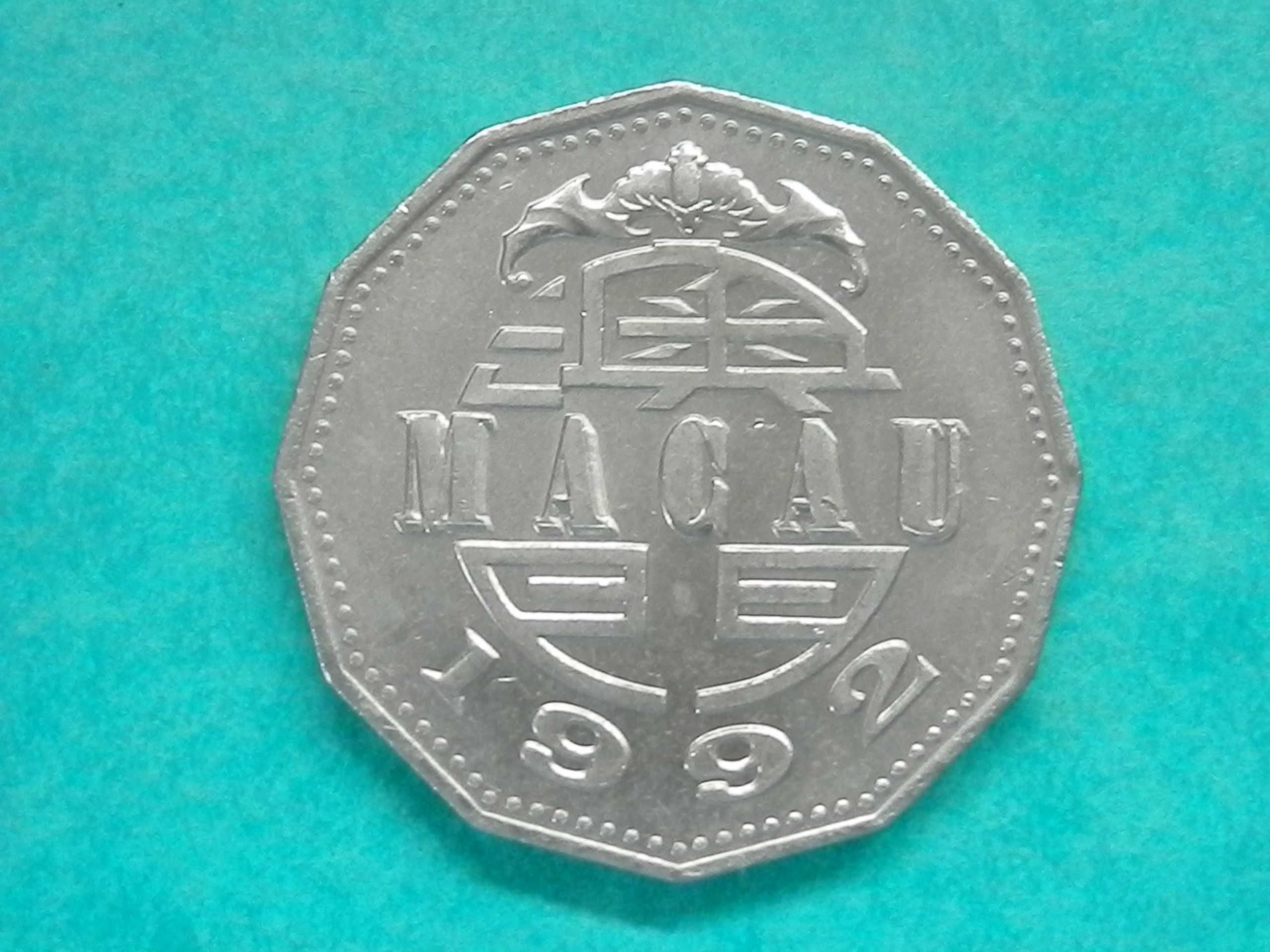 708 - Macau: 5 Patacas 1992 cuproníquel, por 4,50
