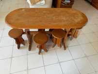 Mesa de madeira + 6 bancos