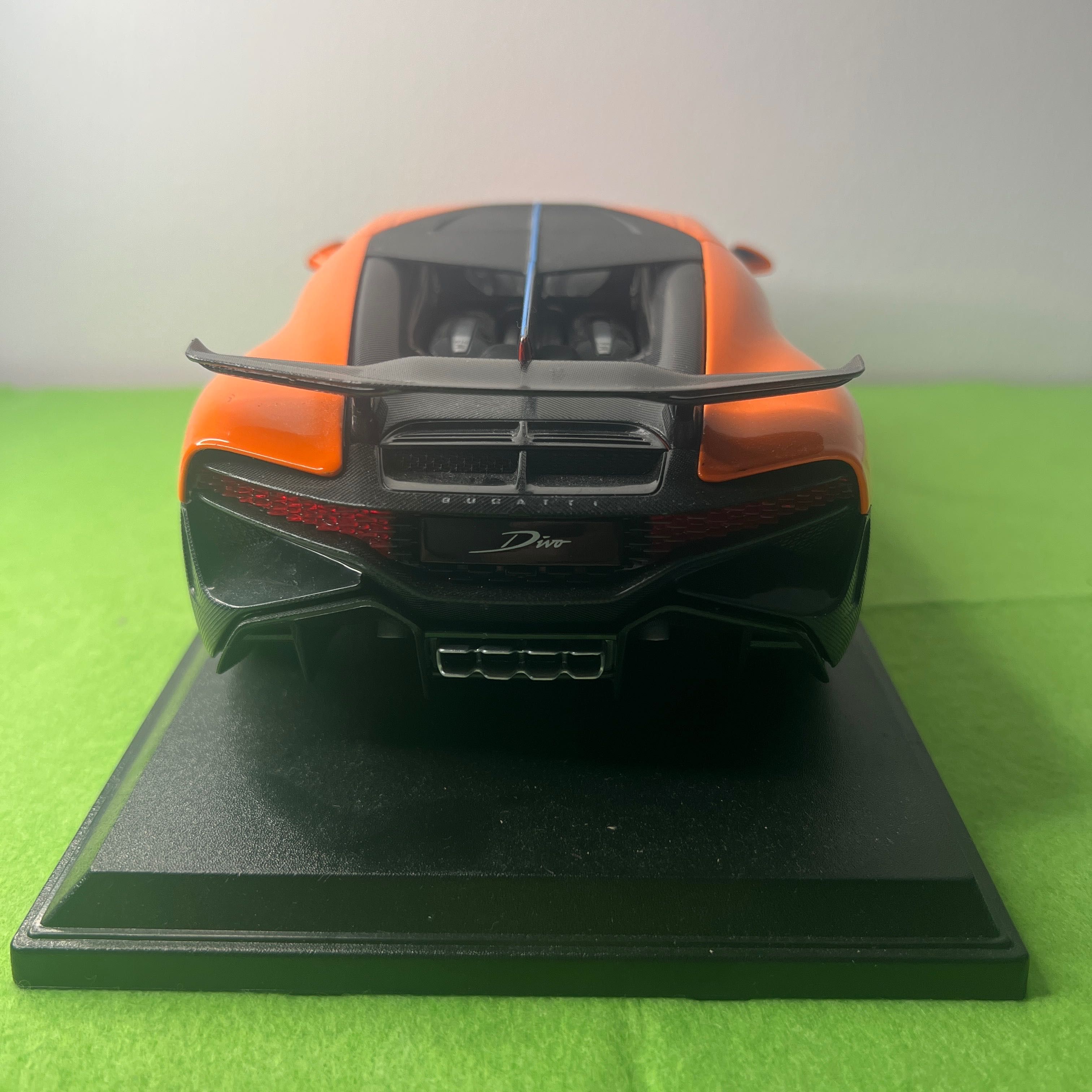 Bugatti Divo Maisto 1:18 Laranja Preto Super Carro Miniatura