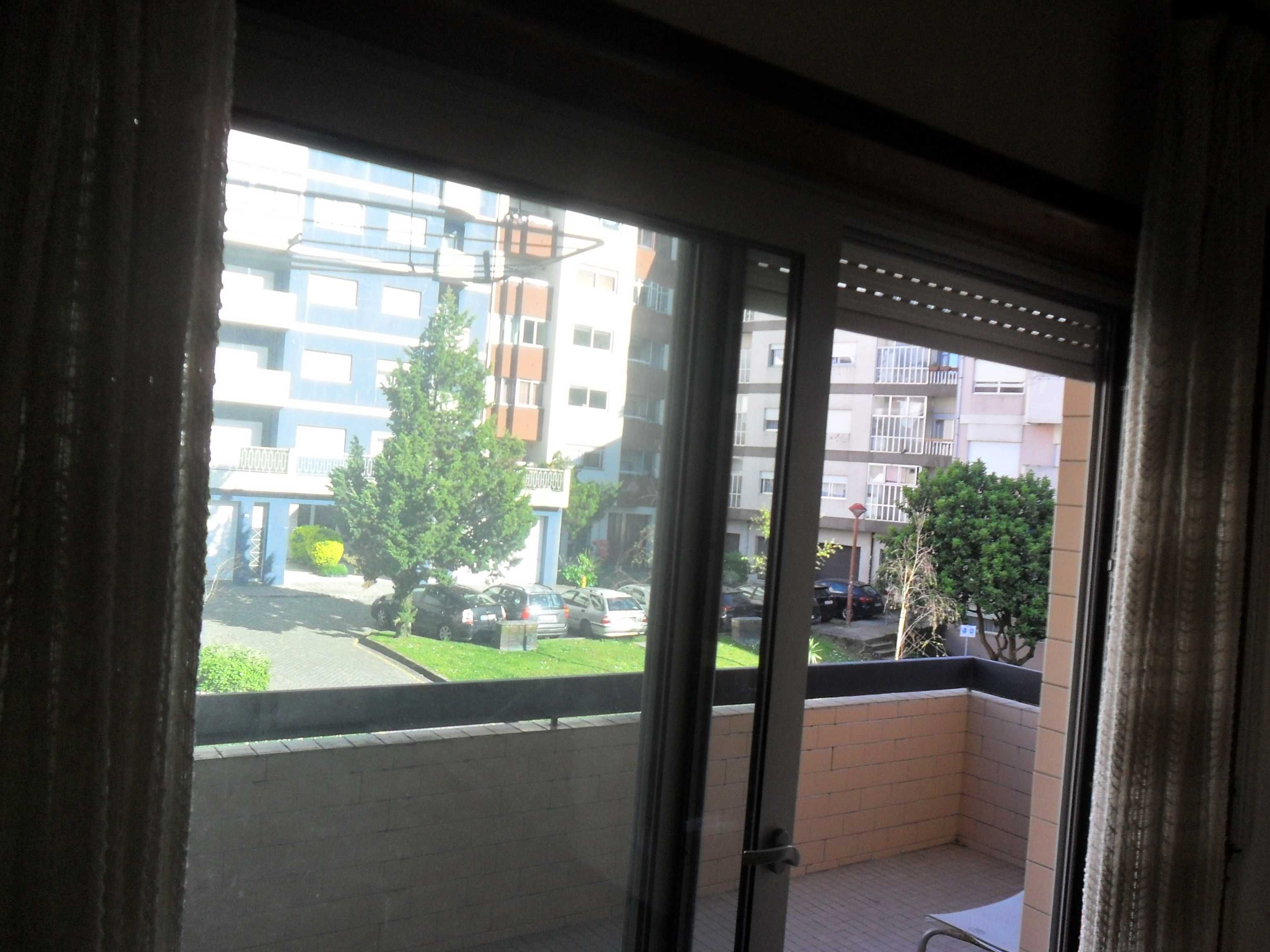 apartamento t1+1 na rua Antero de Quental junto à Constituição,