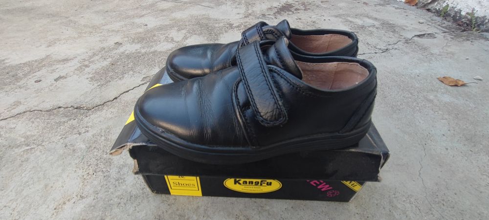 Кожаные школьные черные туфли на мальчика 28 размерн