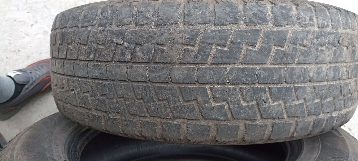 Продам резину HANKOOK 235/65/R 17