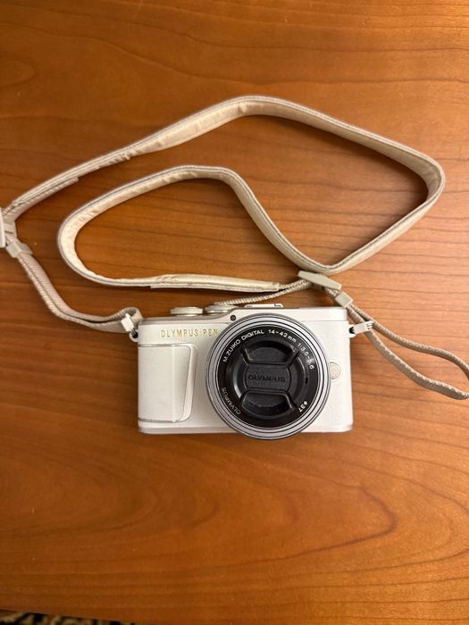 Бездзеркальний фотоапарат Olympus PEN E-PL9 / Діджитал-камера