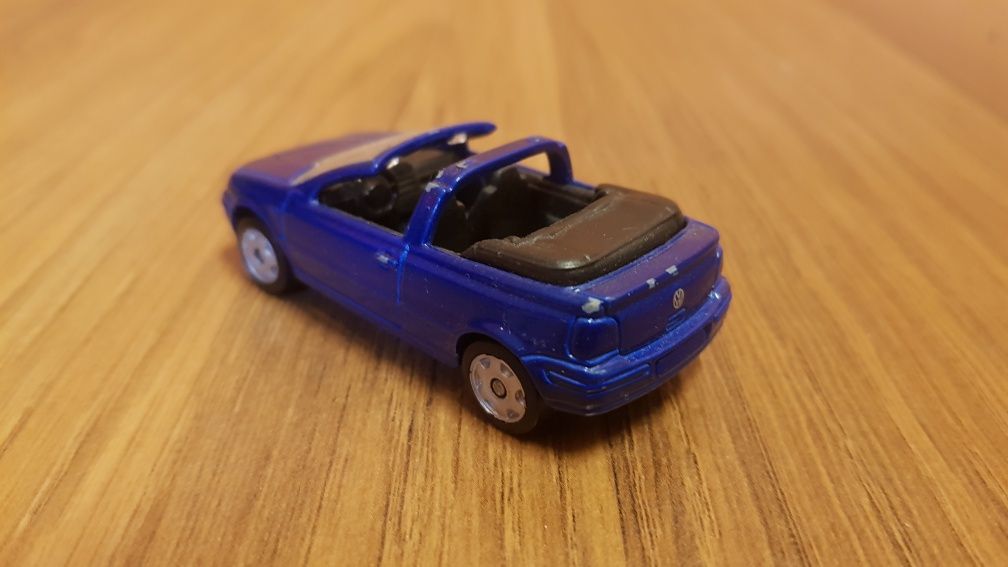 Vw golf IV cabrio gti 1:64 maisto