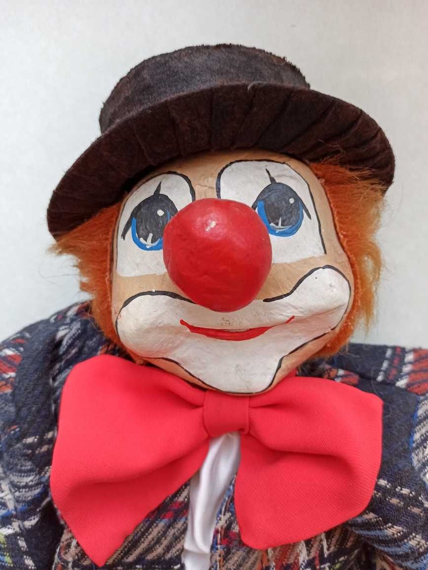 stara lalka clown skrzypek na stojaku ze skrzypcami i pulpitem 50 cm