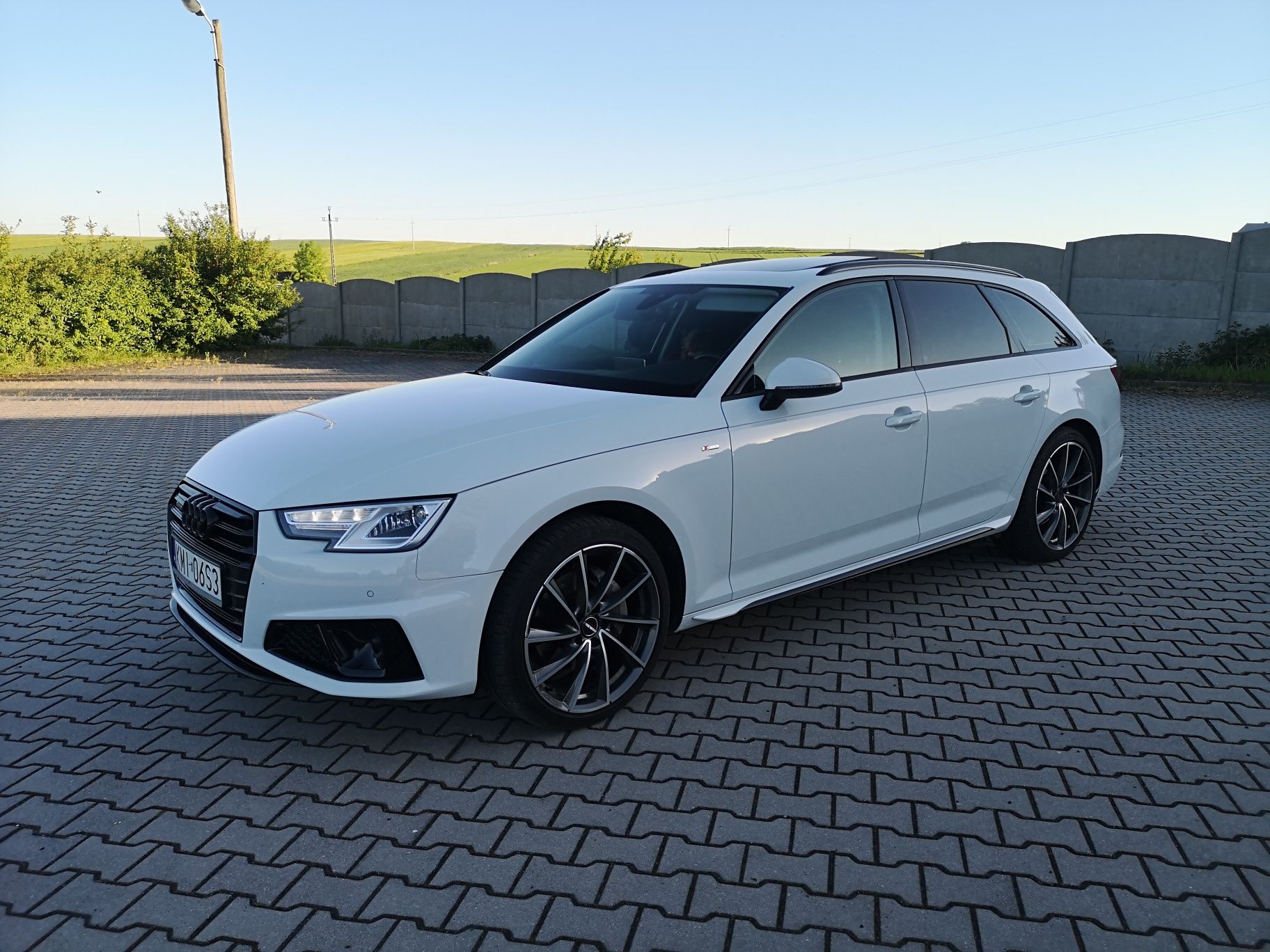 Audi  A4B9 Avant Quattro 190KM