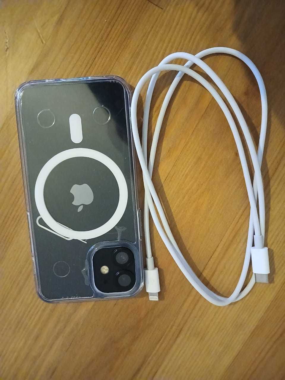 Iphone 12 mini em perfeitas  condições, sem marcas de uso.