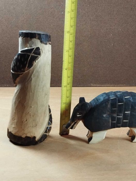 Esculturas Cobra e Tatu em Madeira