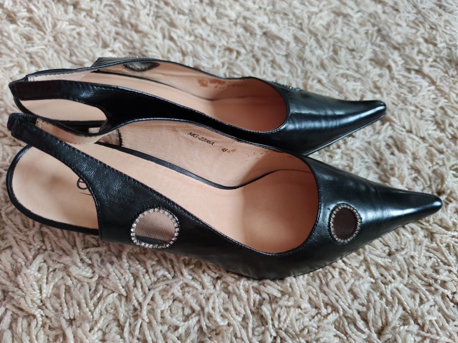 Кожані босоніжки Erisses