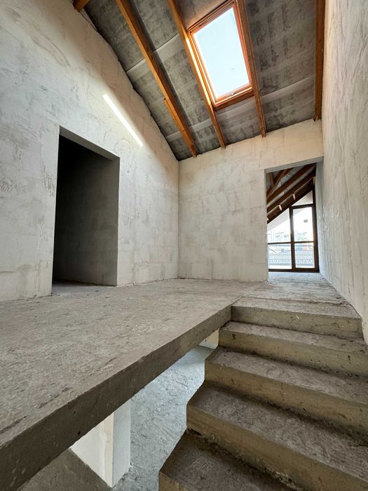 Продається Дуплекс Готовий до Ремонту неподалік центру міста!!!