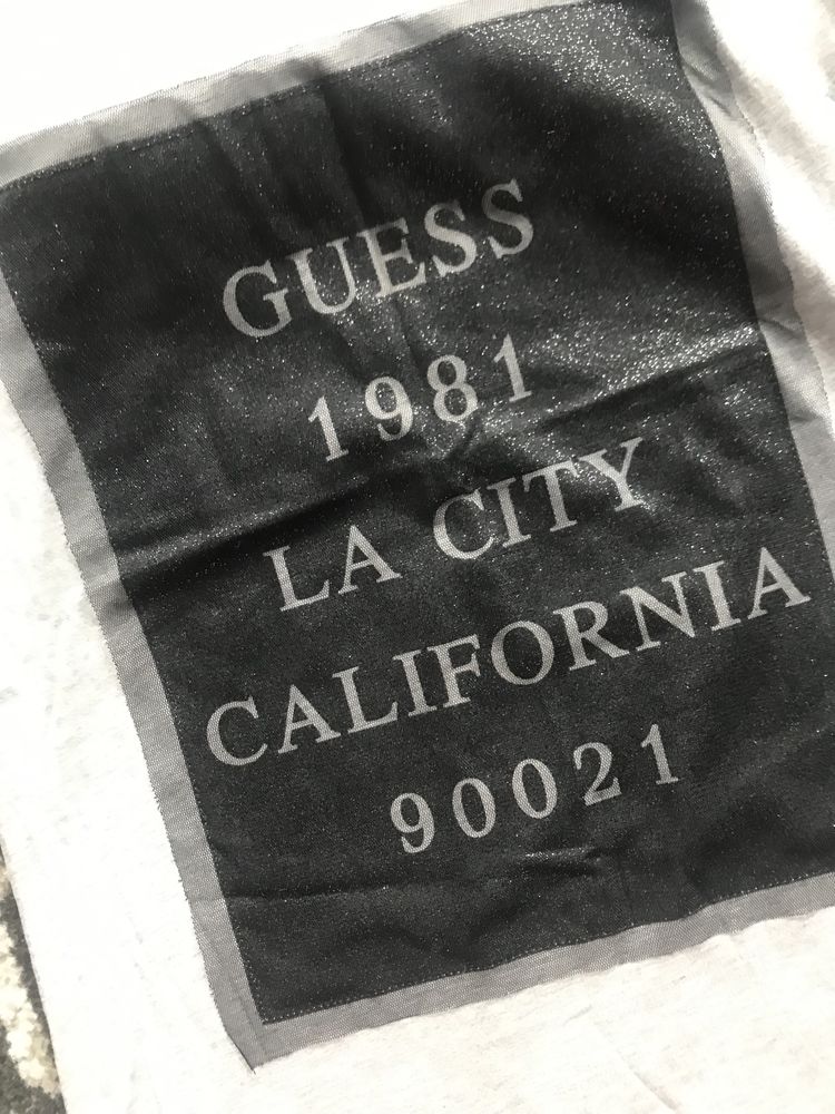 T-shirt Guess logowany