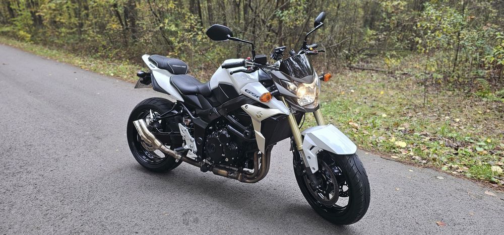 Suzuki GSR 750 niski przebieg stan idealny
