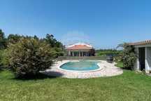 Moradia T5 com piscina e 1800m² de terreno