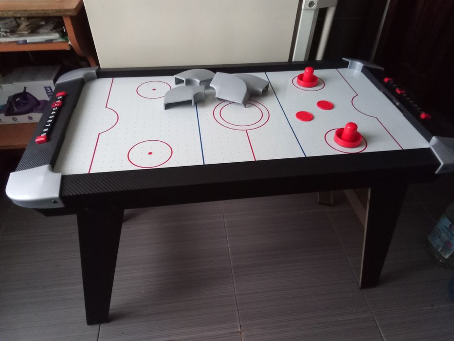 Настільна хокей підійде і для хлопця і для дівчинки