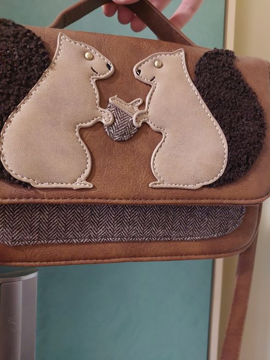 Коричнева сумка в ретро стилі