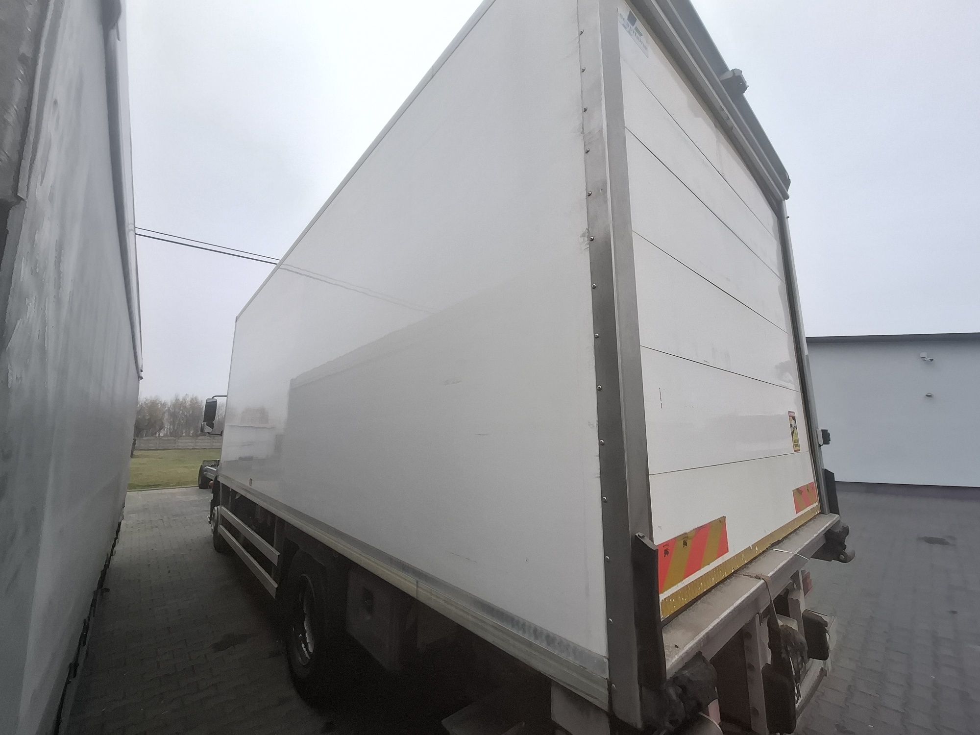 Chłodnia Kontener magazyn w stanie bardzo dobrym z transportem