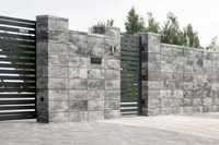 Ogrodzenia z bloczków betonowych, panelowe, siatka, bramy, balustrady.