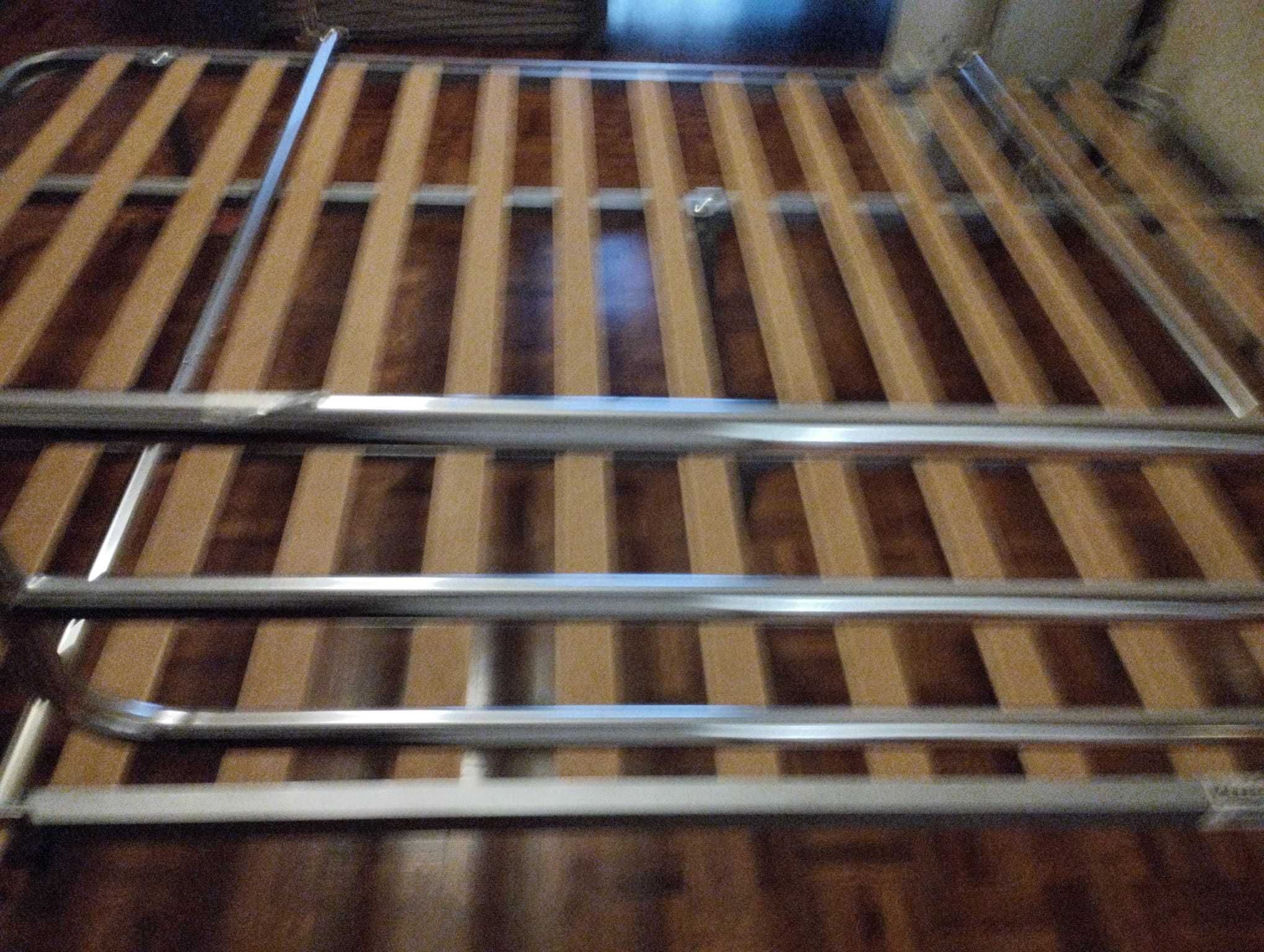 cama com estrado e colchão