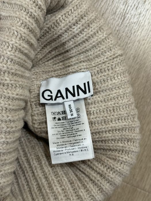 Новая шерстяная шапка Ganni