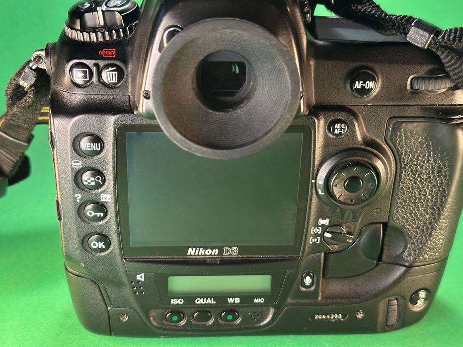 Nikon D3 FX - przebieg 73k , stan bdb, ładowarka MH-22, pudełko.