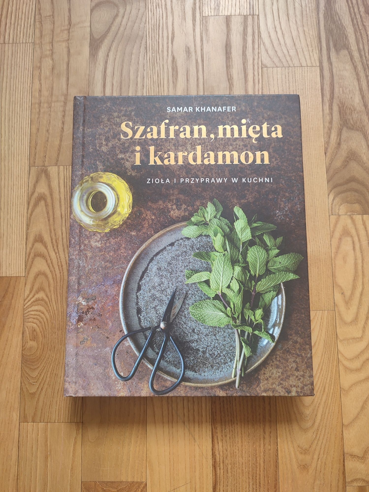 Szafran mięta i kardamon zioła i przyprawy w kuchni Khanafer Samar
