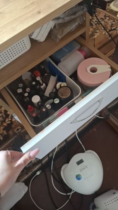 Стіл для манікюра