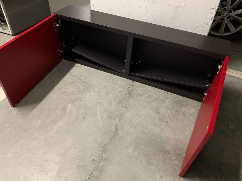 Movel Ikea de parede com duas portas
