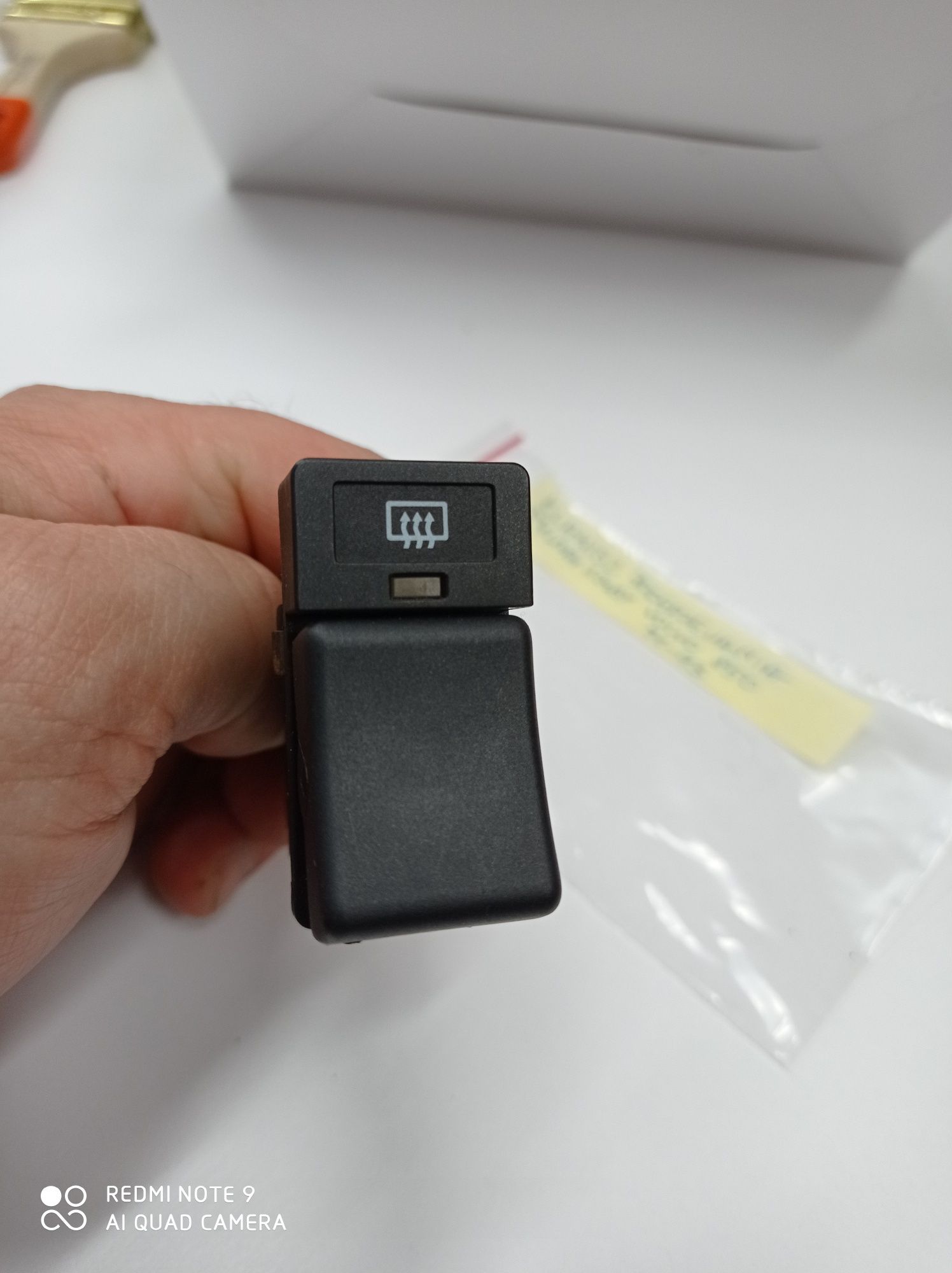 klawisz podgrzewania tylnej szyby volvo 850  91-93
