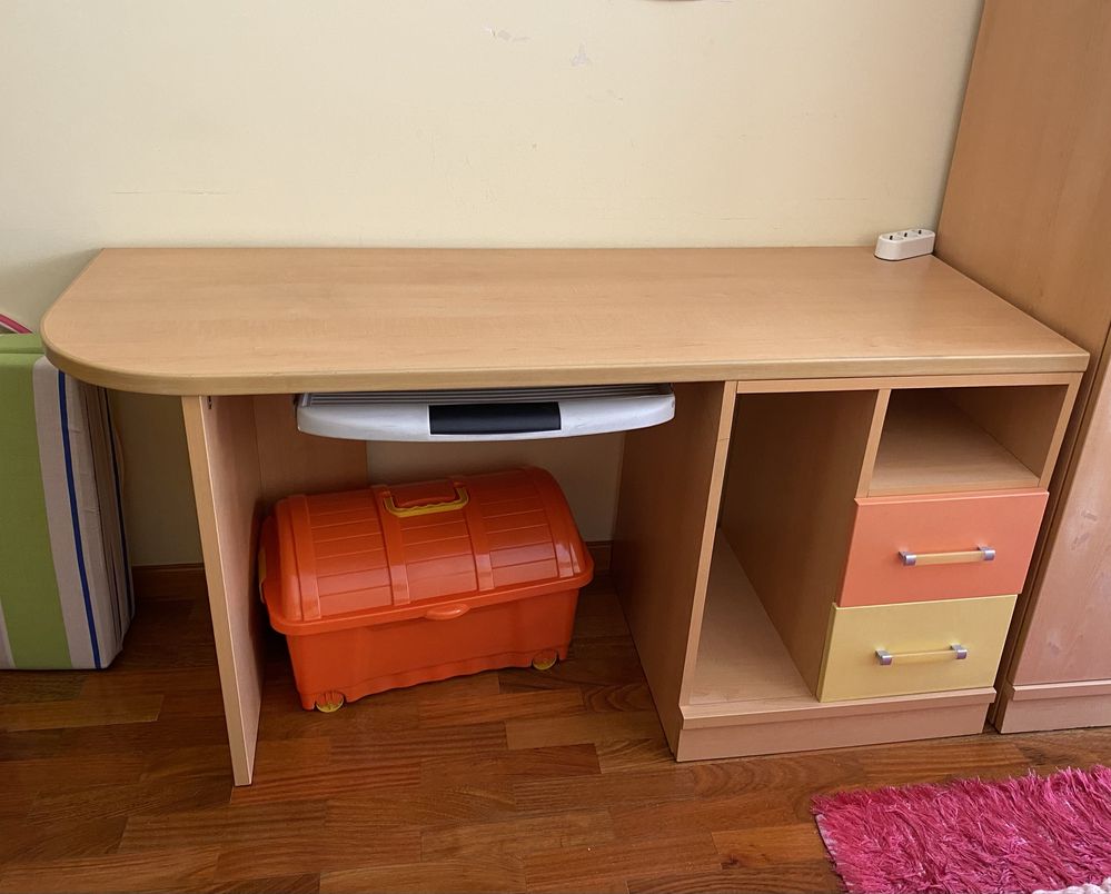 Mobilia de Quarto (Secretária + Cama com Gavetões + Guarda-fatos)