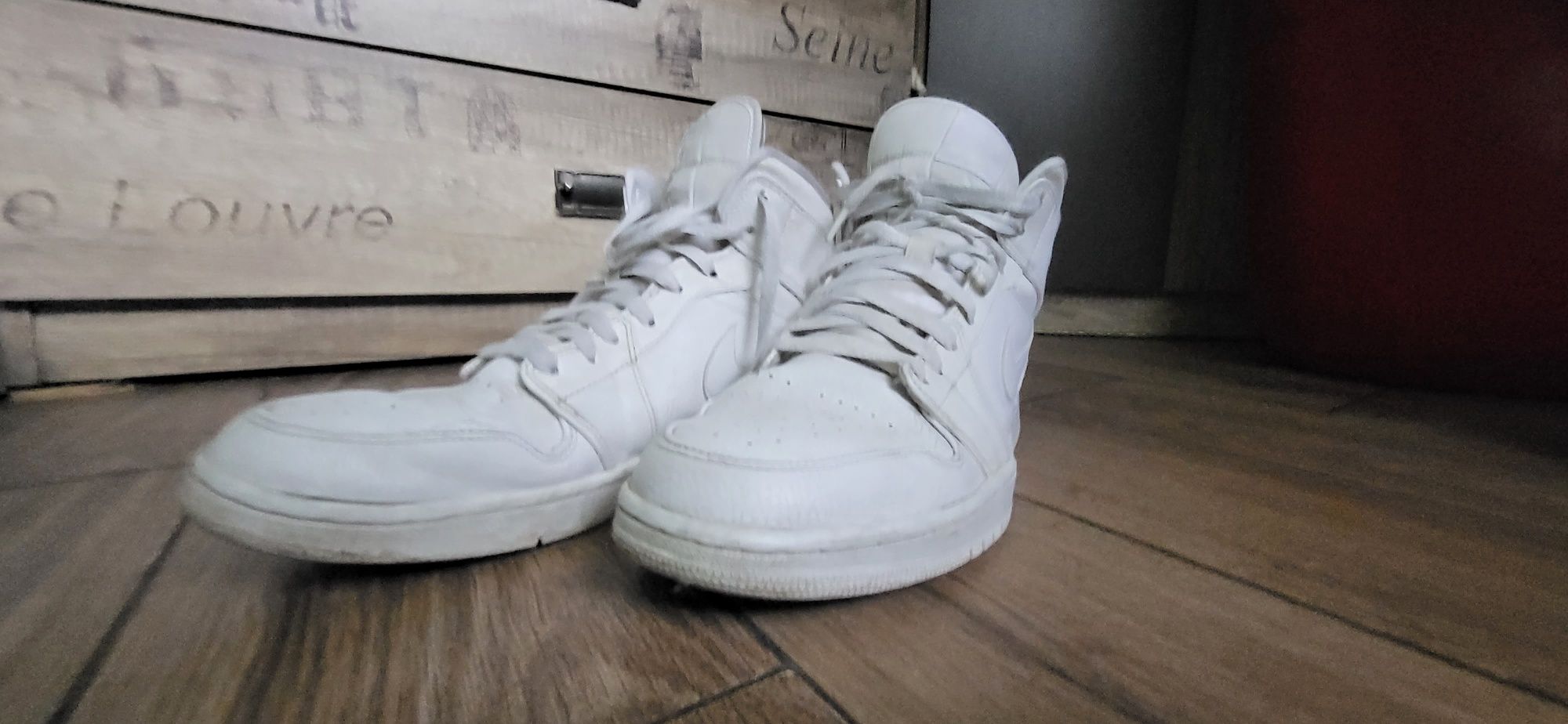 Nike jordan 1 mid