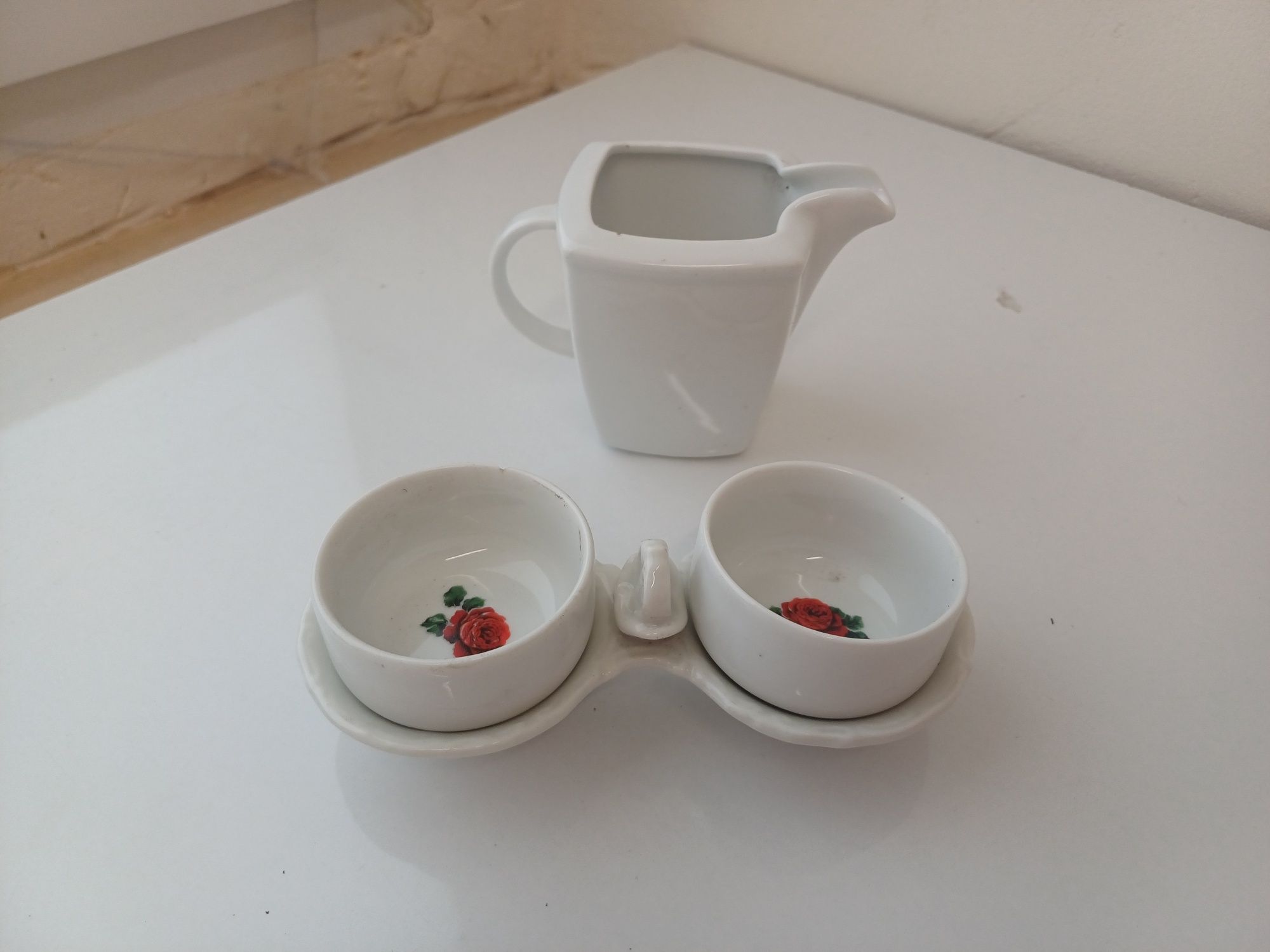 Naczynie pojemnik na przyprawy z porcelany + dzbanek na mleko Chodzież