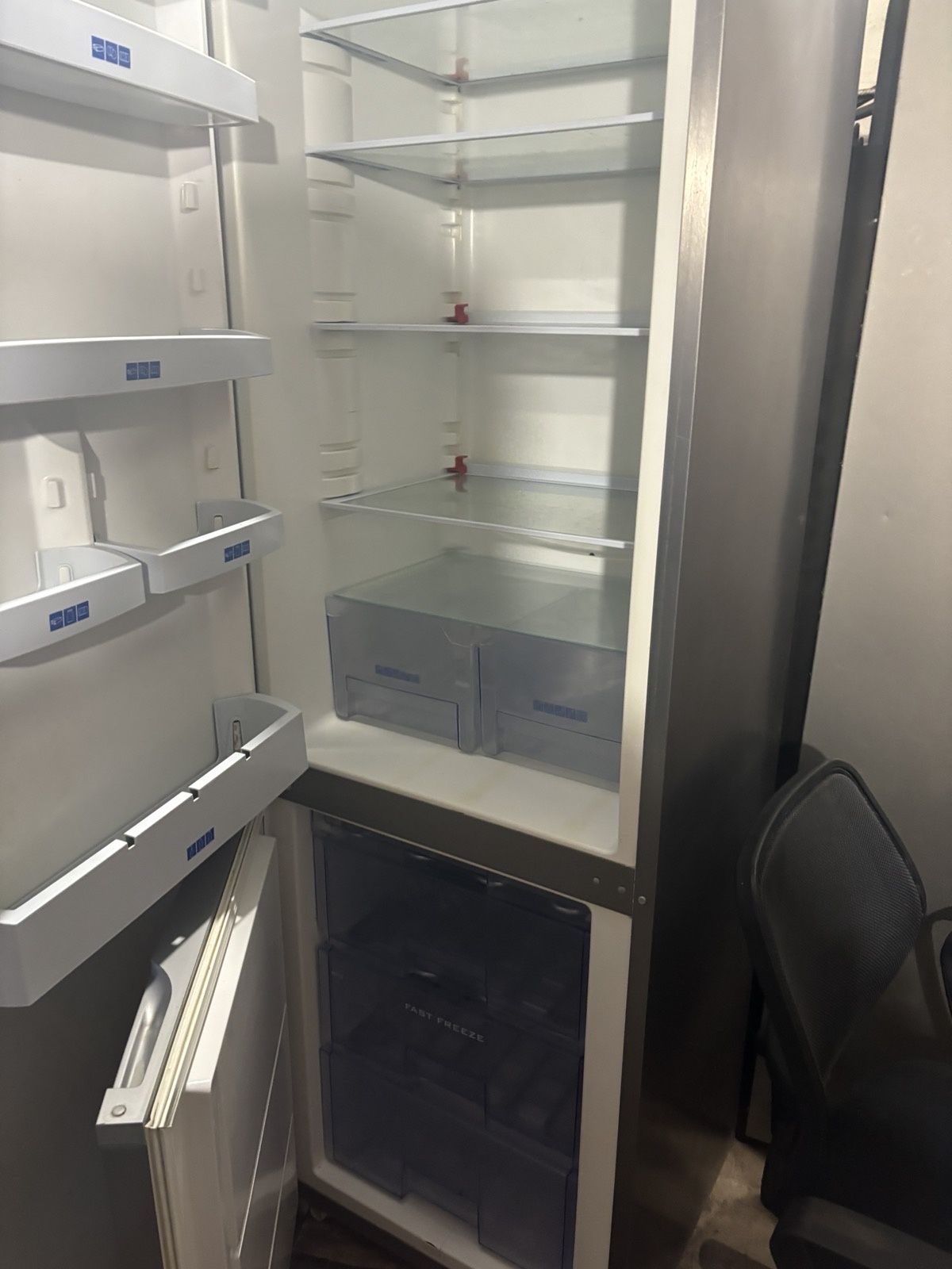 Холодильники побутові та промислові