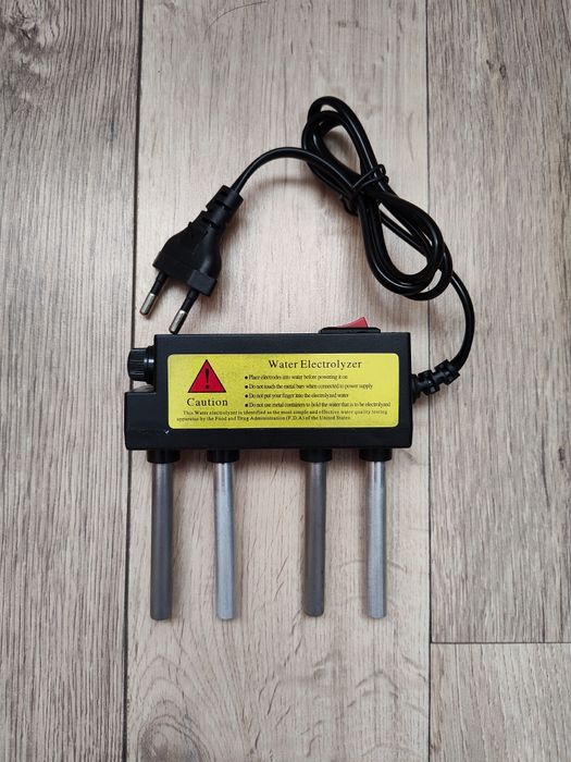 Tester jakości wody. Elektroliza wody