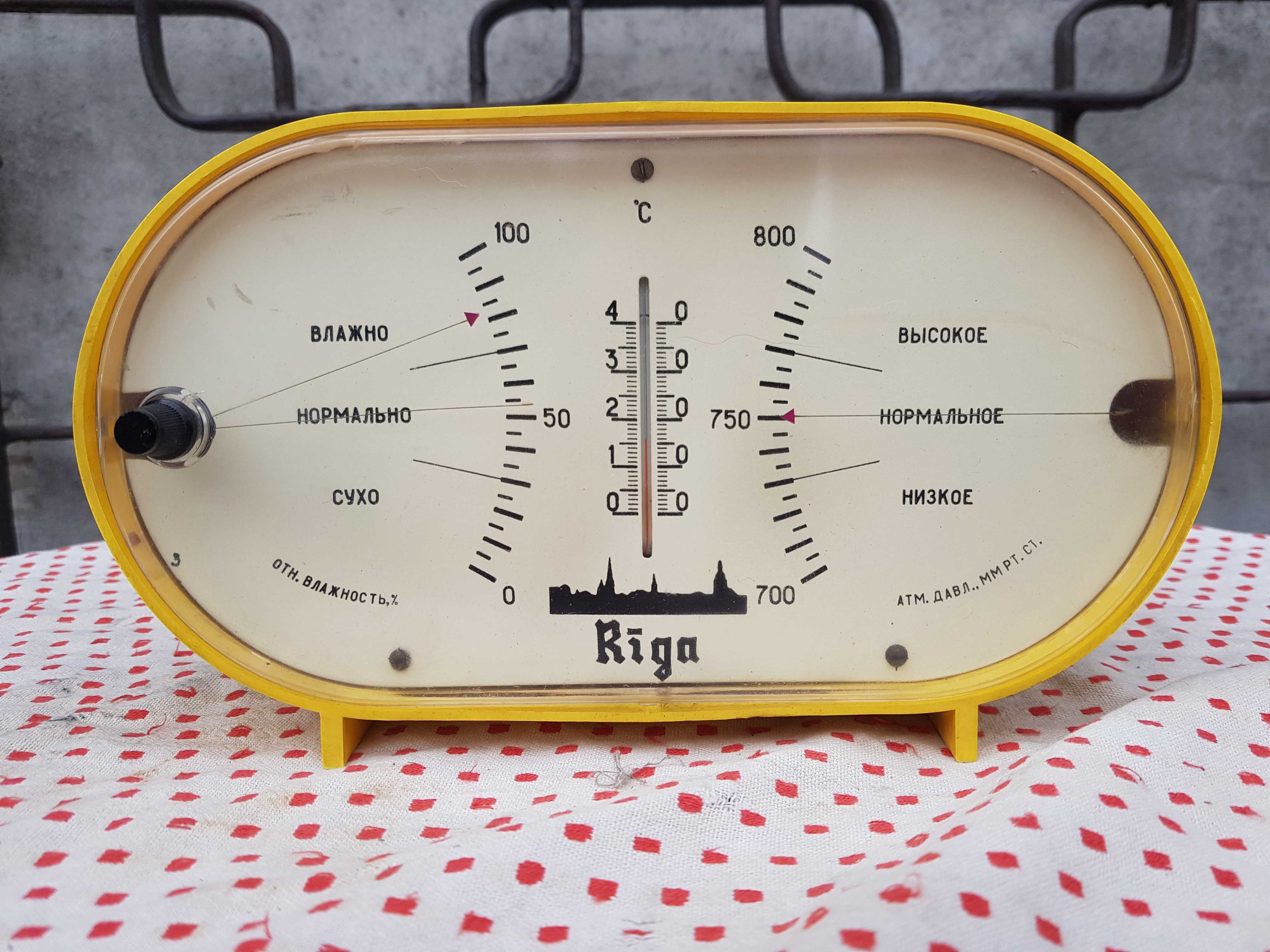 Stary barometr termometr