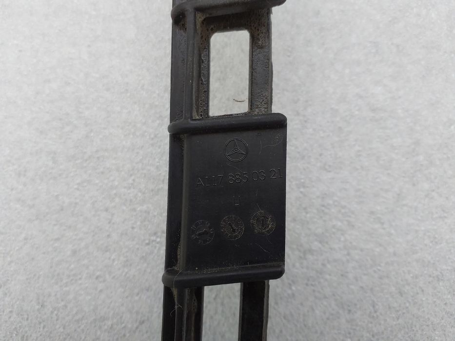 Guia de pára-choques trás direita MERCEDES-BENZ CLA Coupé (C117)